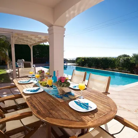 Villa Dina